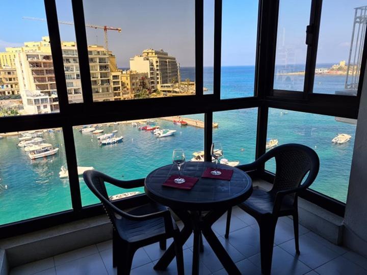 Spinola Bay Sea Front Apt 6 San Julián Exterior foto