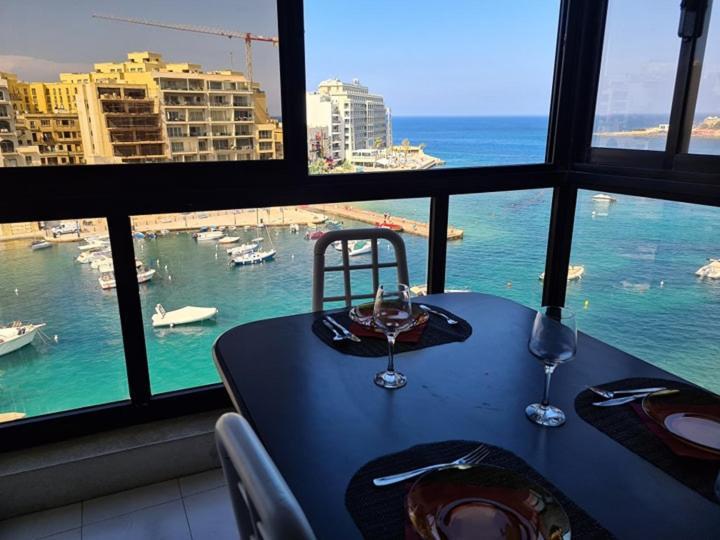 Spinola Bay Sea Front Apt 6 San Julián Exterior foto